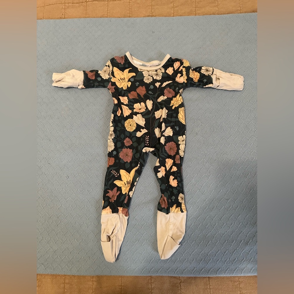 The Simple Seed footie